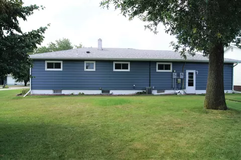 812 5th Ave, Edgeley, ND 58433 photo 4