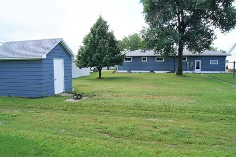 812 5th Ave, Edgeley, ND 58433 photo 5