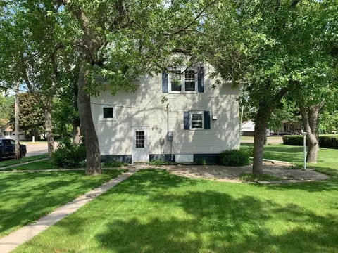 504 1st Ave SE, Ashley, ND 58413 photo 3