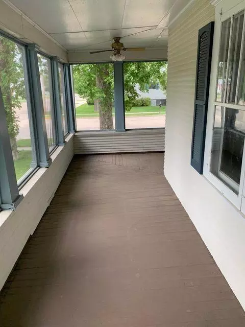 504 1st Ave SE, Ashley, ND 58413 photo 7