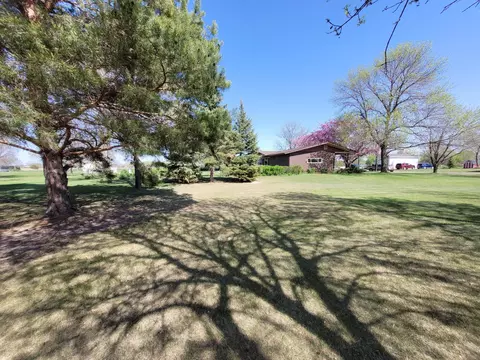 809 3rd St N, Ellendale, ND 58436 photo 3