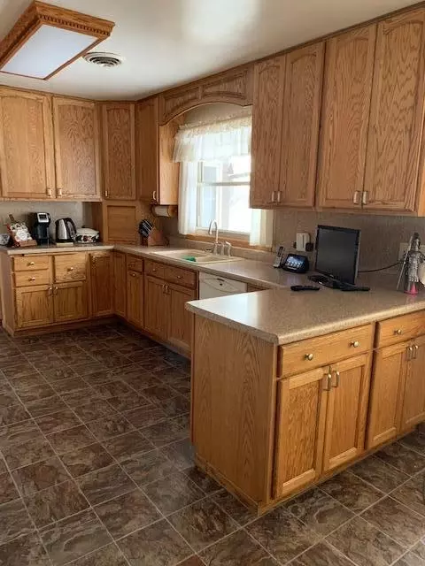 809 3rd St N, Ellendale, ND 58436 photo 8