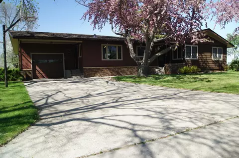 809 3rd St N, Ellendale, ND 58436 photo 5
