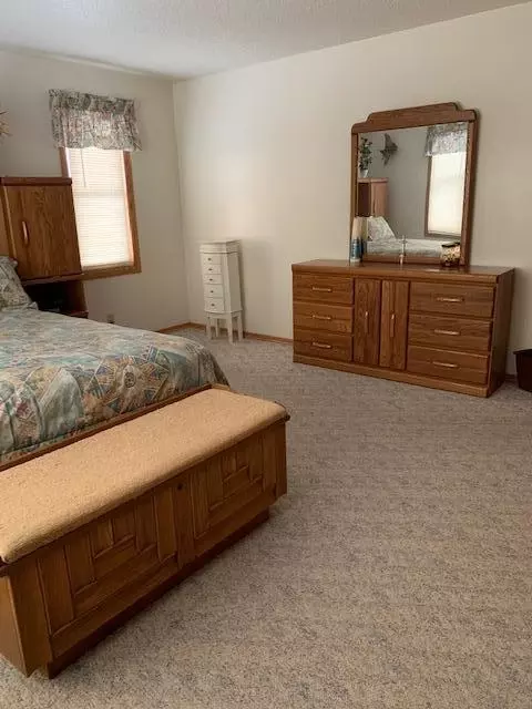 809 3rd St N, Ellendale, ND 58436 photo 33