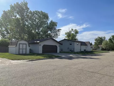 1493 3rd St N, Carrington, ND 58421 photo 2