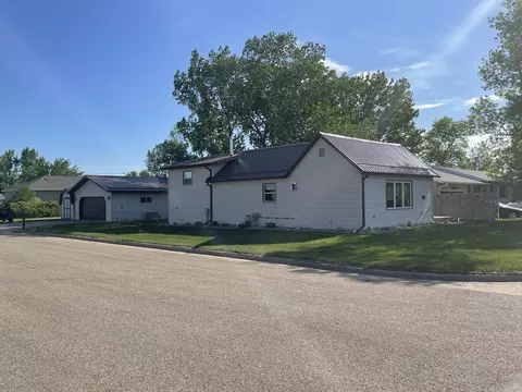 1493 3rd St N, Carrington, ND 58421 photo 1