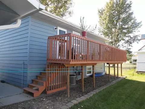 809 8th St SE, Jamestown, ND 58401 photo 2