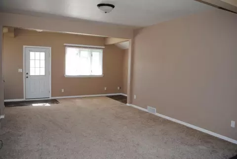 625 3rd St N, Carrington, ND 58421 photo 3