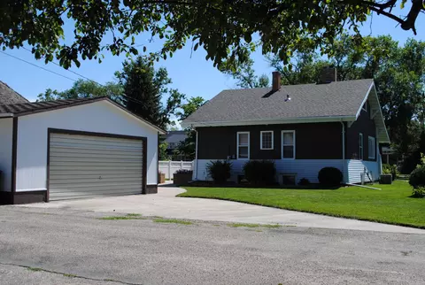 561 Main St, Carrington, ND 58421 photo 3