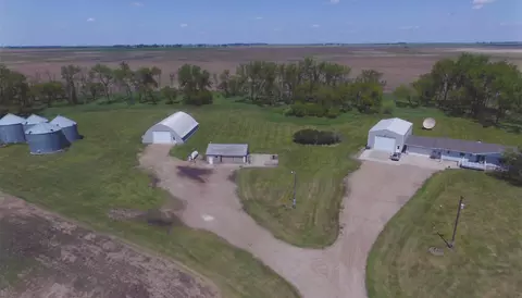 6285 Main St E, Carrington, ND 58421 photo 2