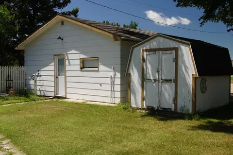 415 5th Ave W, Edgeley, ND 58433 photo 4