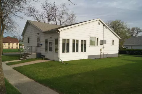 214 6th Ave W, Edgeley, ND 58433 photo 1
