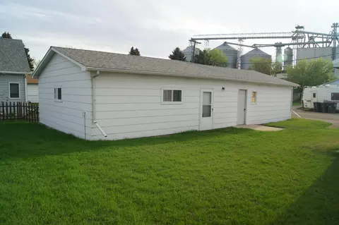 214 6th Ave W, Edgeley, ND 58433 photo 7