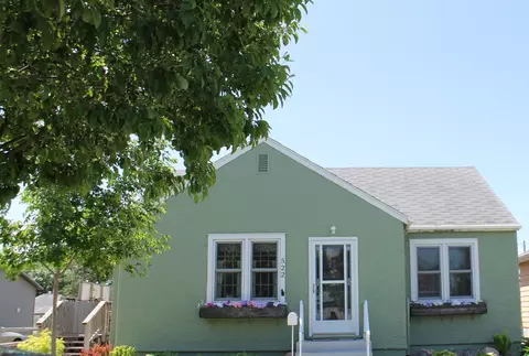 522 3rd St SE, Jamestown, ND 58401 photo 2