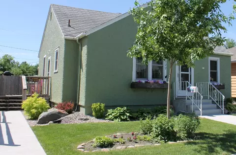 522 3rd St SE, Jamestown, ND 58401 photo 3