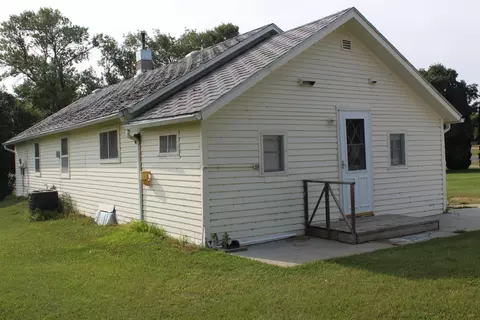 708 2nd St E, Edgeley, ND 58433 photo 2
