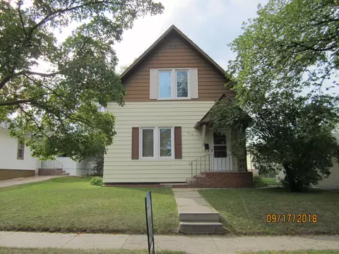 506 5th Ave SE, Jamestown, ND 58401 photo 1