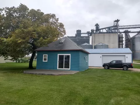611 2nd St E, Edgeley, ND 58433 photo 2