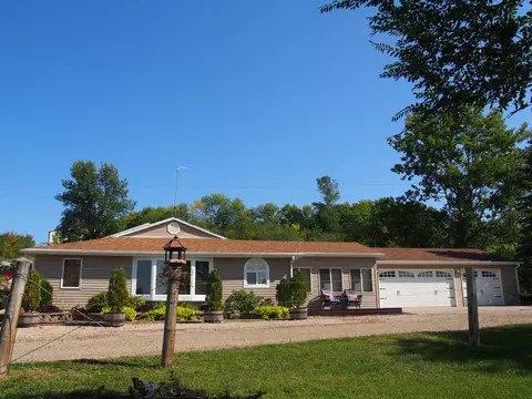 2966 E Lakeside Rd, Jamestown, ND 58401 photo 1