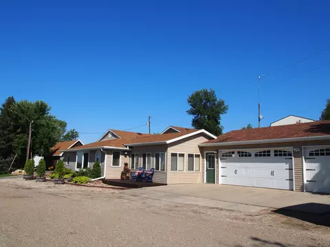 2966 E Lakeside Rd, Jamestown, ND 58401 photo 2