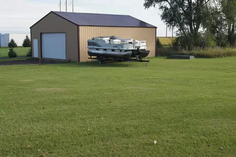72 Lake Dr E, Ellendale, ND 58436 photo 8