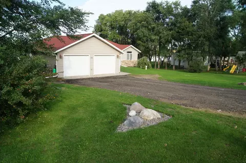 72 Lake Dr E, Ellendale, ND 58436 photo 2