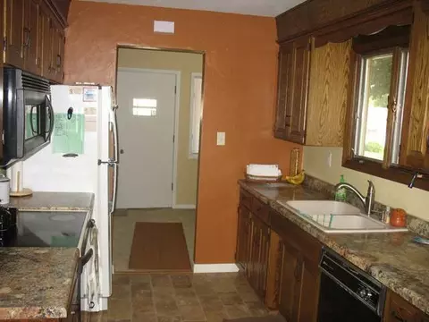 1006 Midway Dr, Bismarck, ND 58501 photo 4