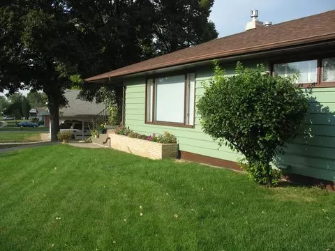 1006 Midway Dr, Bismarck, ND 58501 photo 2