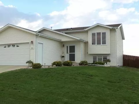 4726 Fairfax Lp, Bismarck, ND 58503 photo 2