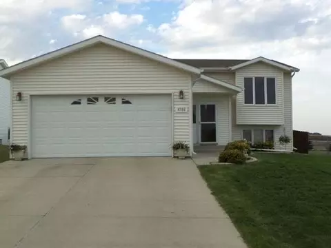 4726 Fairfax Lp, Bismarck, ND 58503 photo 1