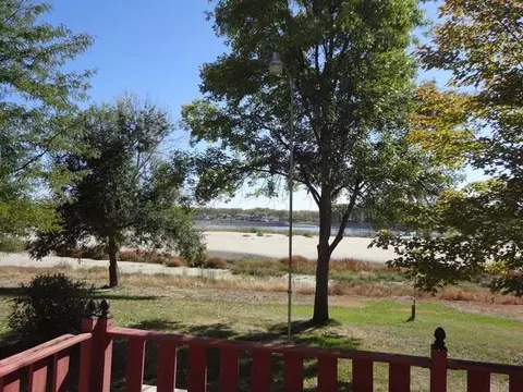 4302 Jetty Beach Dr, Mandan, ND 58554 photo 2