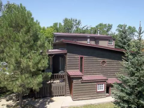 2745 Lyons Rd, Mandan, ND 58554 photo 1