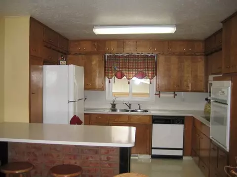 314 Central Ave E, Bismarck, ND 58501 photo 2