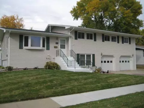 314 Central Ave E, Bismarck, ND 58501 photo 1