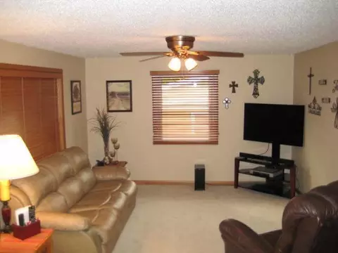 314 Central Ave E, Bismarck, ND 58501 photo 4