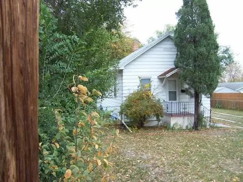 210 8 Ave NE, Mandan, ND 58554 photo 2