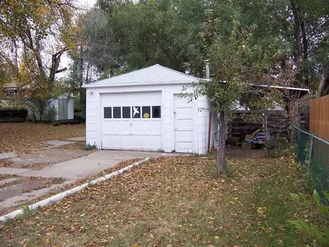 210 8 Ave NE, Mandan, ND 58554 photo 3