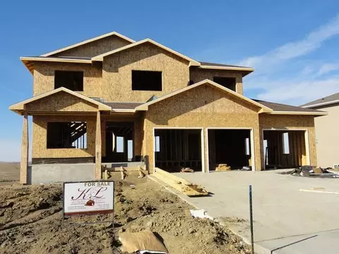 5106 Cornice Dr, Bismarck, ND 58503 photo 2