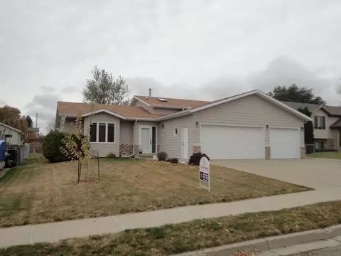 4201 36th Ave NW, Mandan, ND 58554 photo 1
