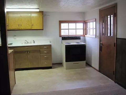 211 Lamborn Ave, Stanton, ND 58571 photo 3