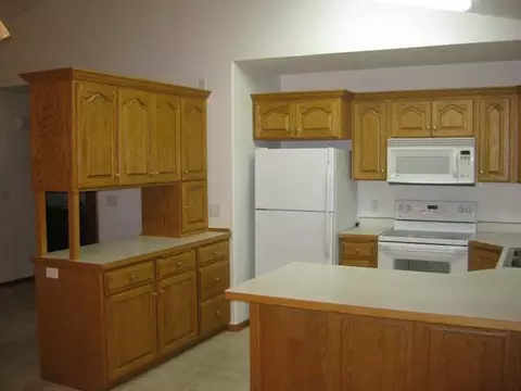 579 Brandon Pl, Bismarck, ND 58503 photo 4