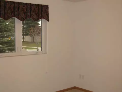 579 Brandon Pl, Bismarck, ND 58503 photo 9