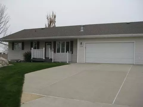 579 Brandon Pl, Bismarck, ND 58503 photo 1