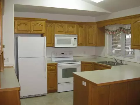 579 Brandon Pl, Bismarck, ND 58503 photo 3