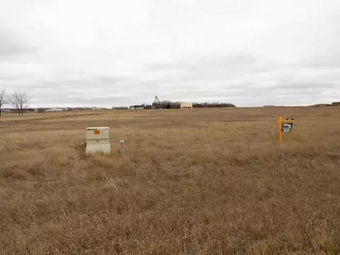 2367 Harmon Ln N, Mandan, ND 58554 photo 4