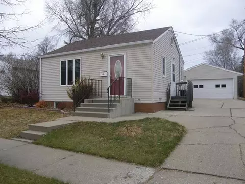 1810 D Ave E, Bismarck, ND 58501 photo 1
