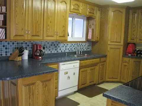 1540 Omaha Dr E, Bismarck, ND 58504 photo 4