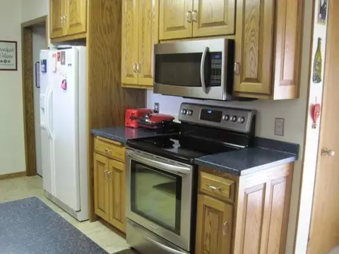 1540 Omaha Dr E, Bismarck, ND 58504 photo 5