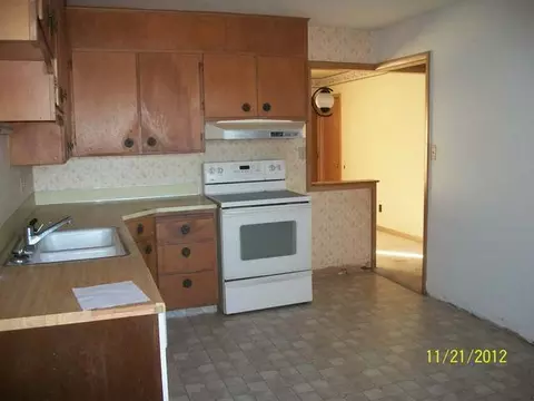 1812 Sunset Dr NW, Mandan, ND 58554 photo 3
