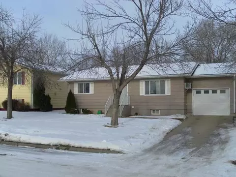 66 Custer Dr, Lincoln, ND 58504 photo 1